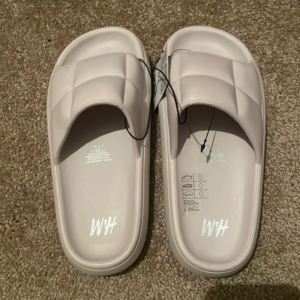 NEW W/tags Cream H&M slides